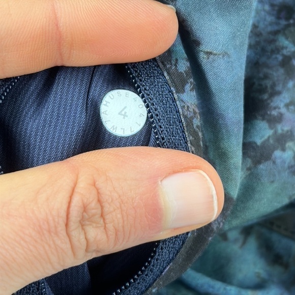 Lululemon Tracker Short V *4" Radiant Multi / Midnight Navy - Picture 2 of 4